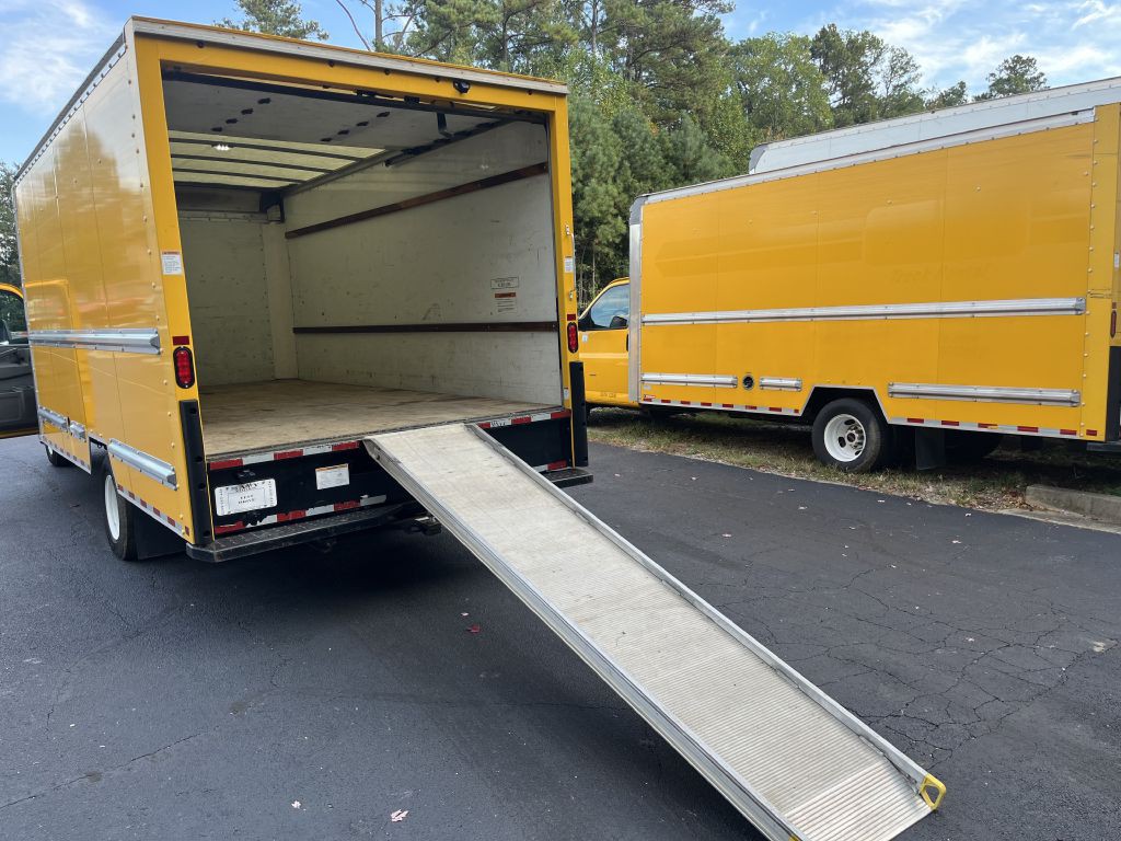 2021 GMC Savana Image 21