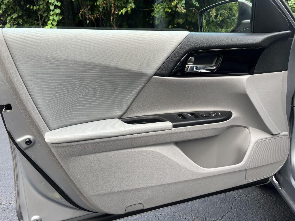 2016 Honda Accord Image 11