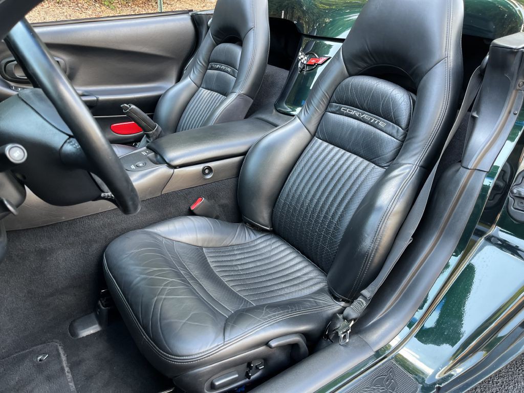 2001 Chevrolet Corvette Image 11