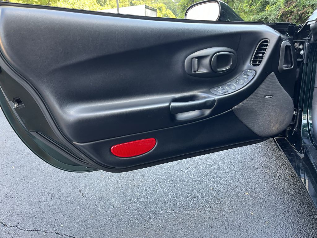 2001 Chevrolet Corvette Image 12