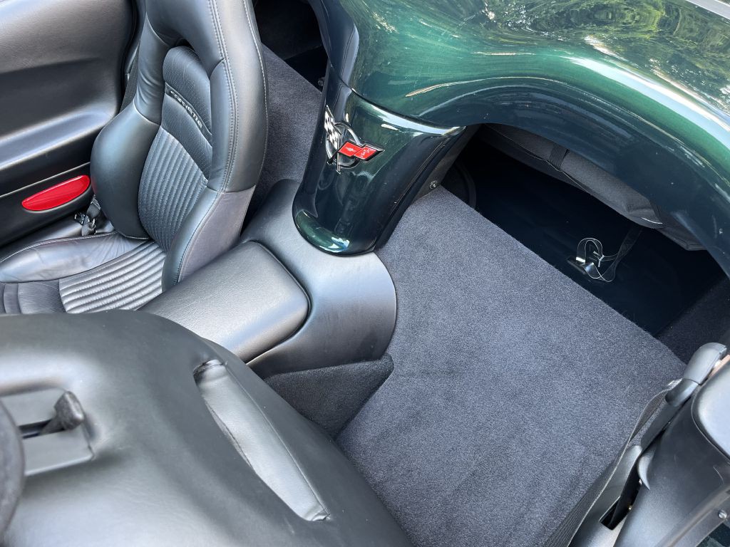 2001 Chevrolet Corvette Image 13