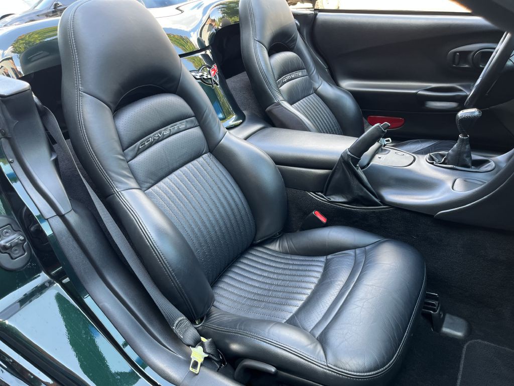 2001 Chevrolet Corvette Image 15