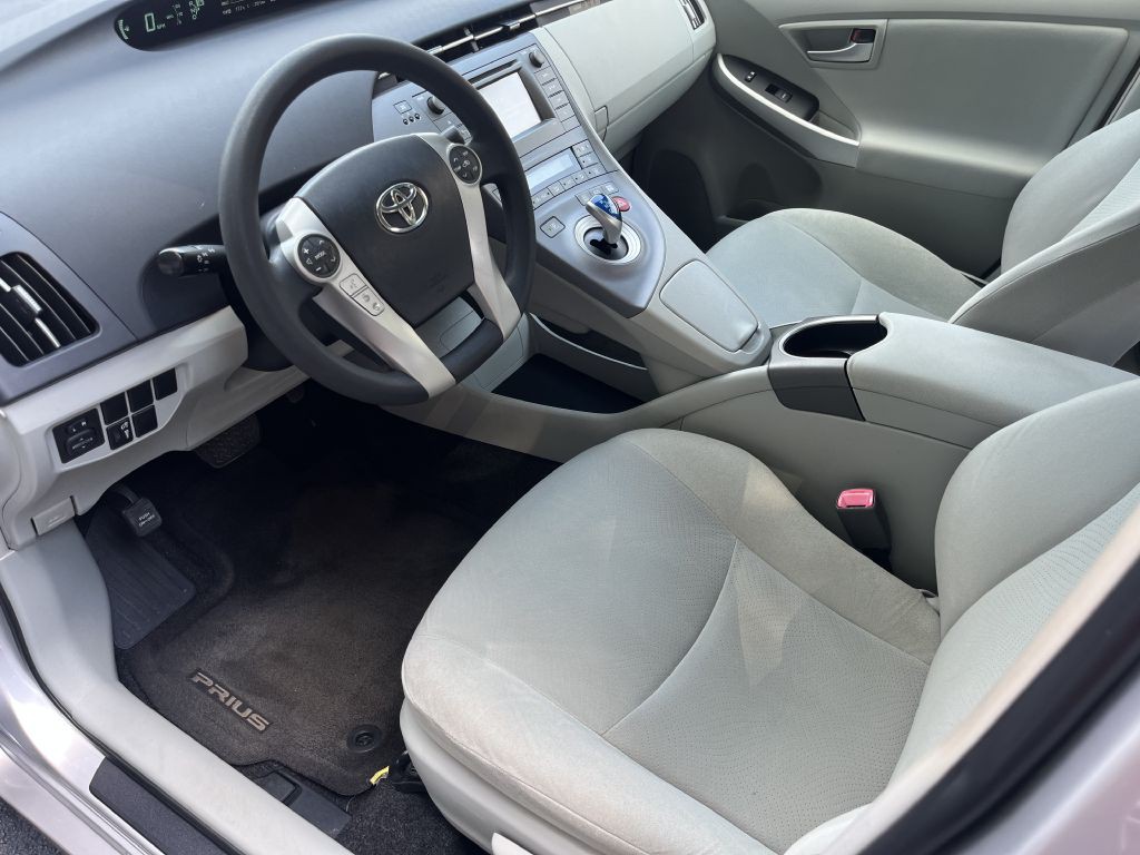 2013 Toyota Prius Image 9