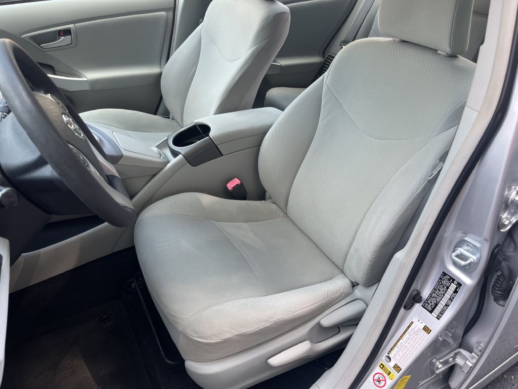 2013 Toyota Prius Image 10