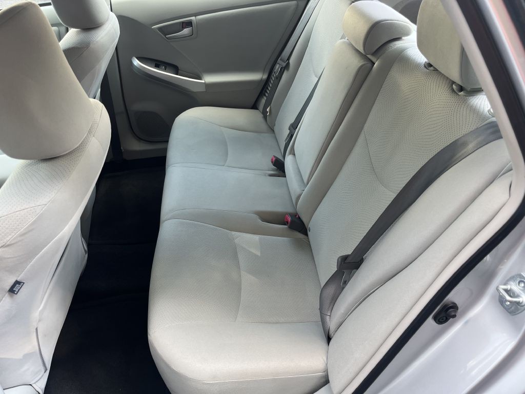 2013 Toyota Prius Image 12