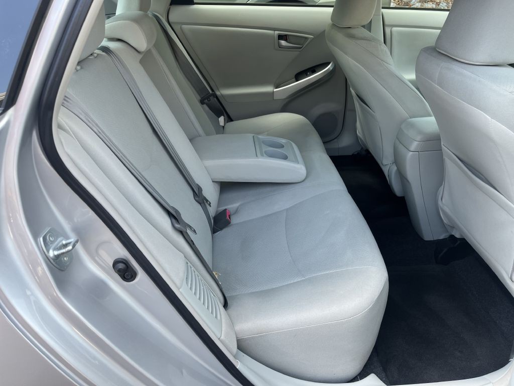2013 Toyota Prius Image 14
