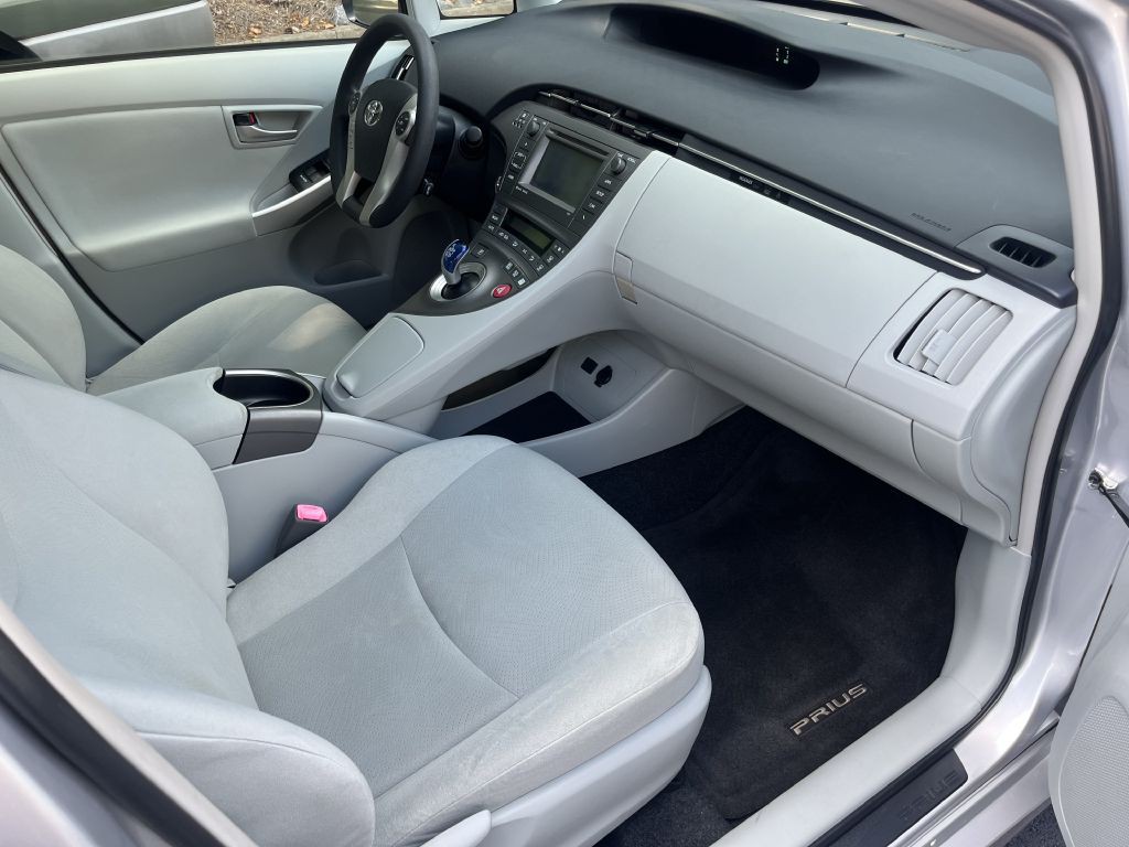 2013 Toyota Prius Image 15