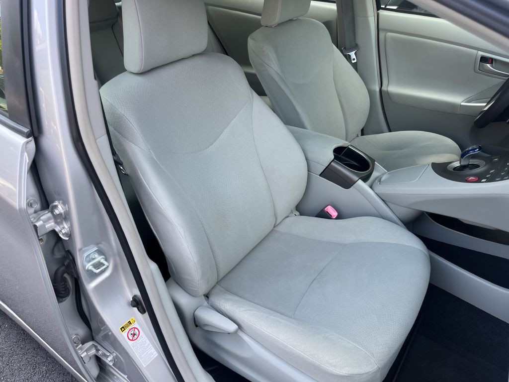 2013 Toyota Prius Image 16