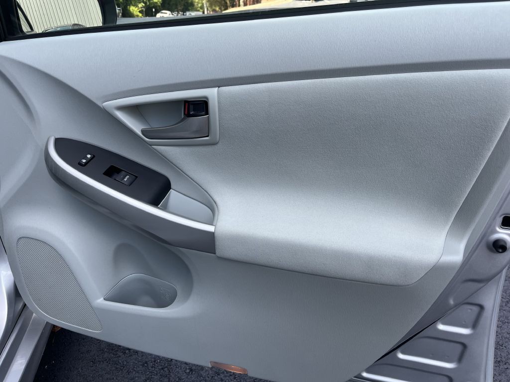 2013 Toyota Prius Image 17