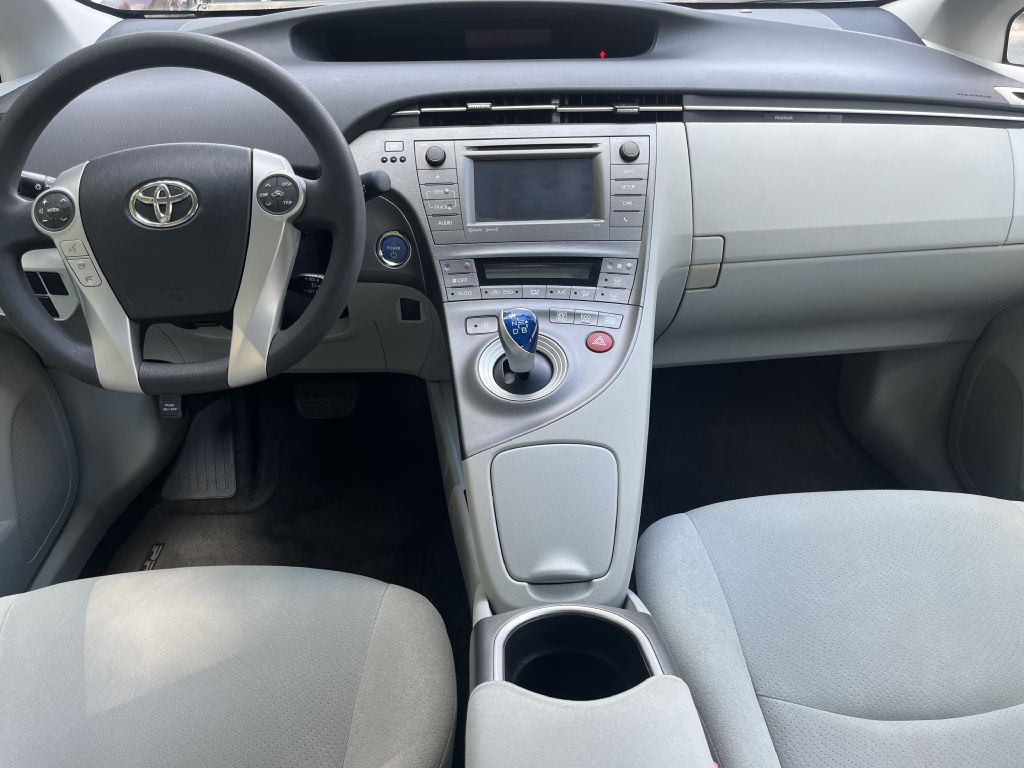 2013 Toyota Prius Image 18