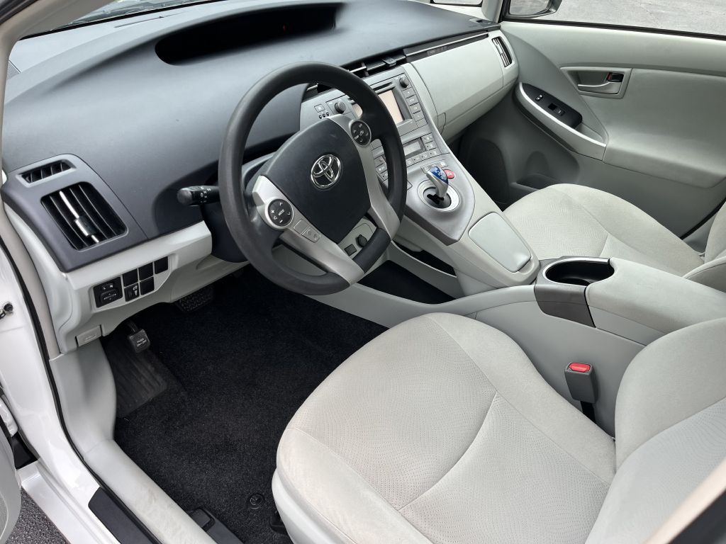 2015 Toyota Prius Image 9
