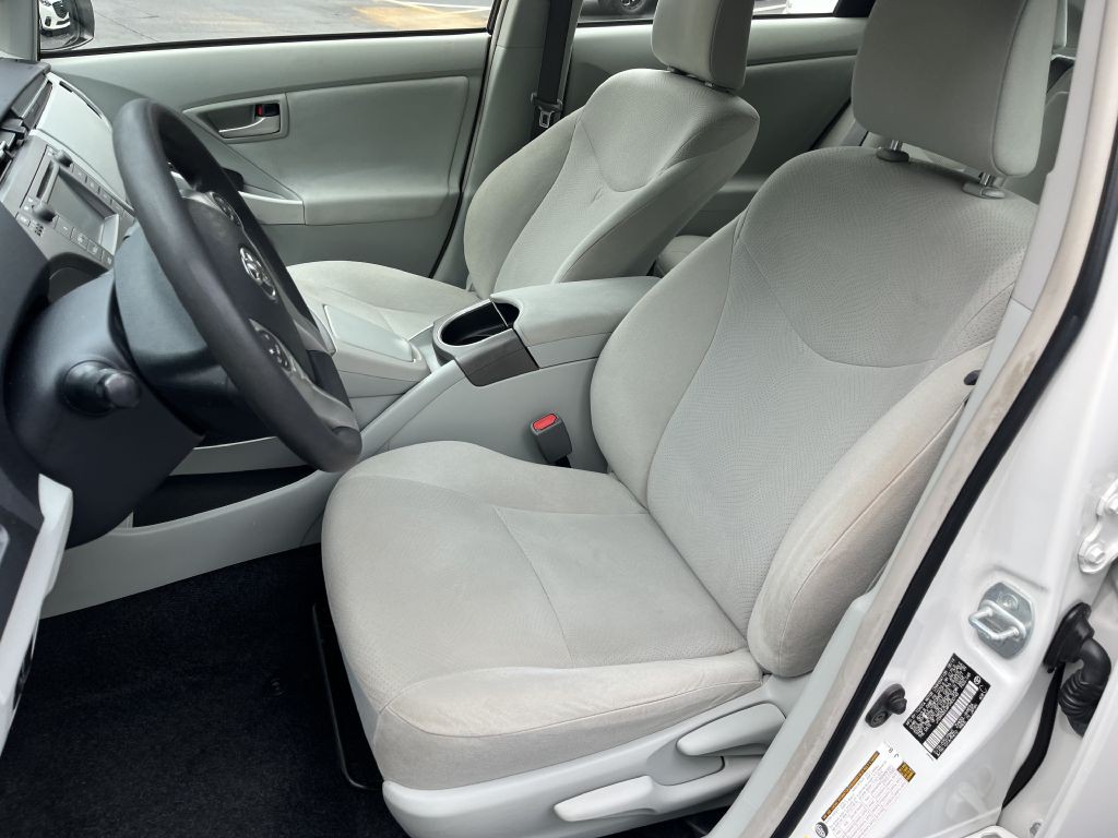 2015 Toyota Prius Image 10