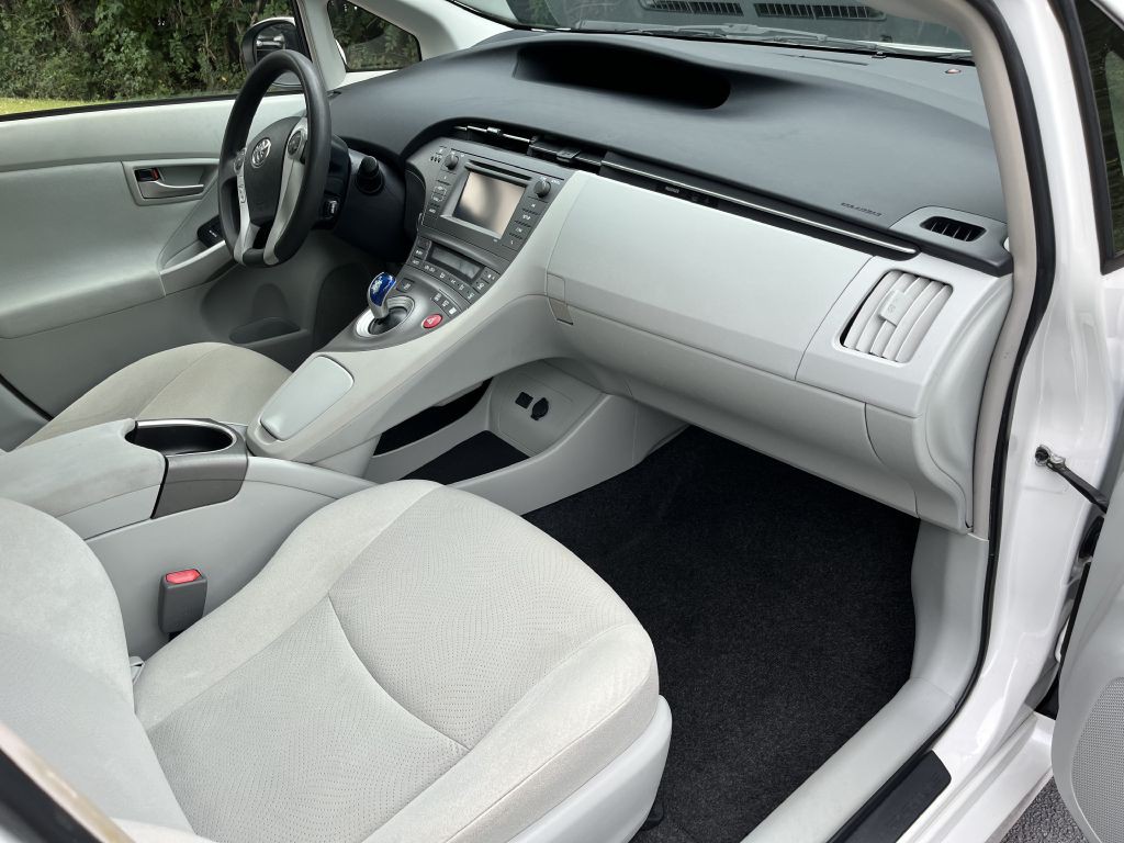 2015 Toyota Prius Image 15