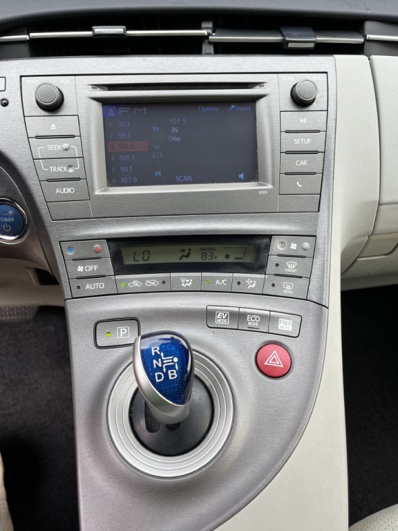 2015 Toyota Prius Image 17
