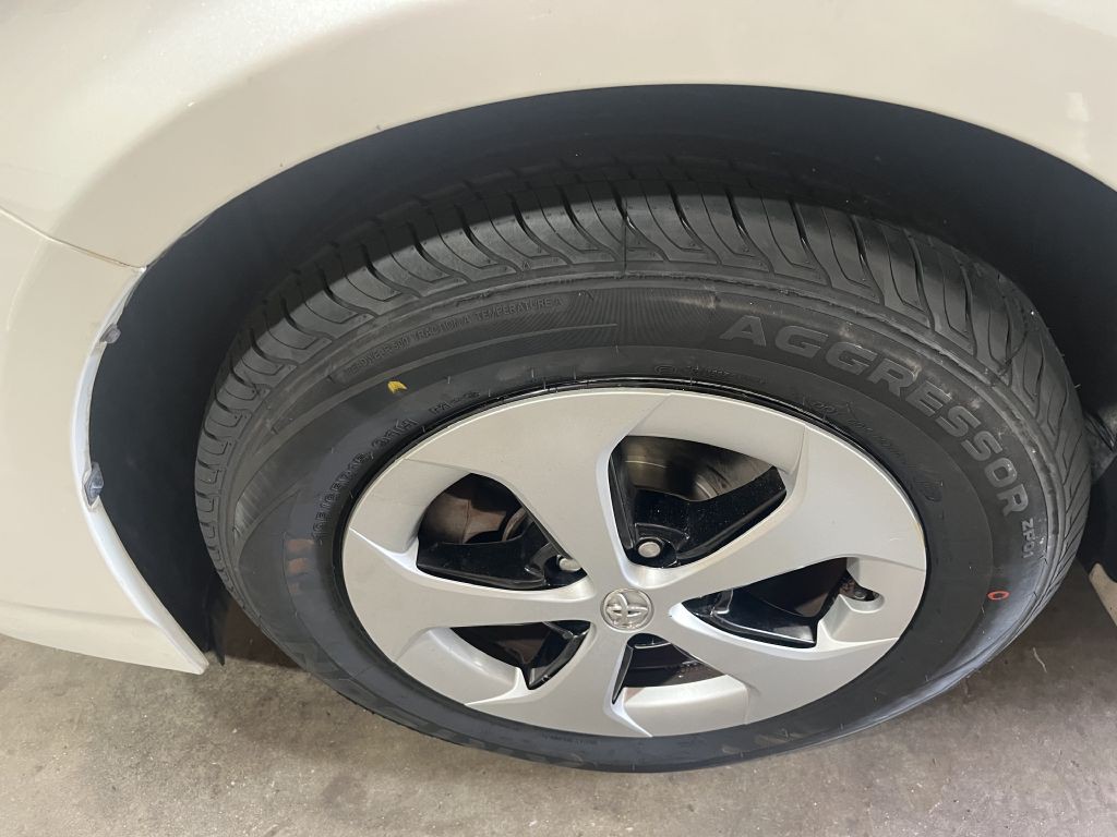 2015 Toyota Prius Image 20