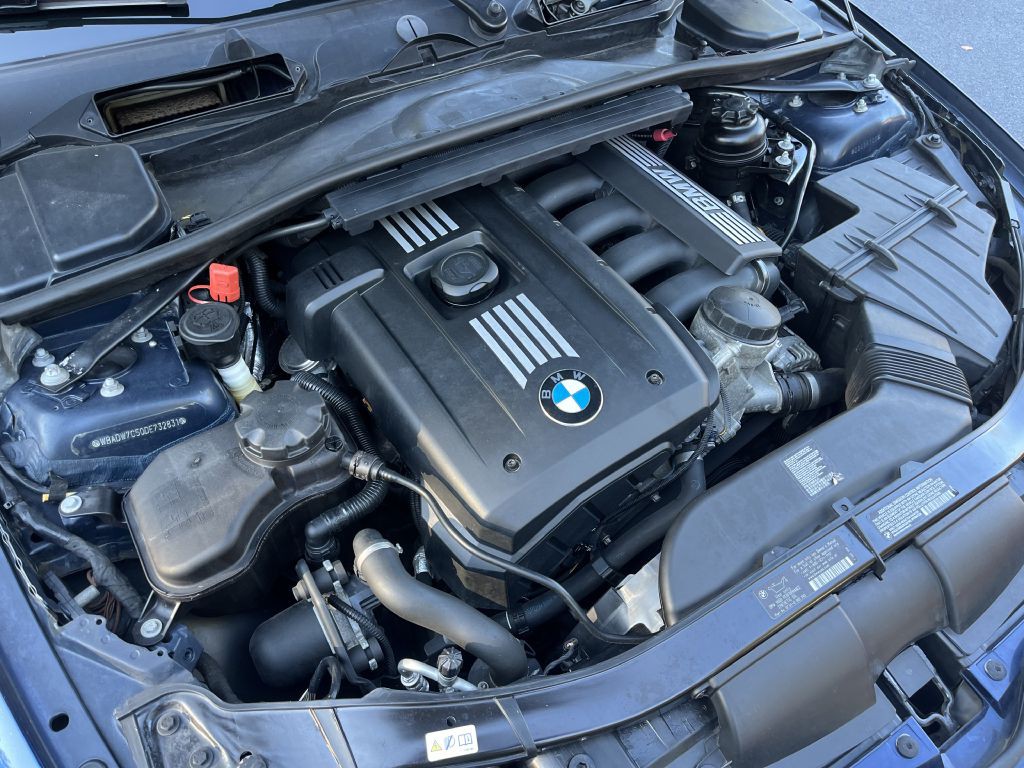 2013 BMW 3 Series Image 25