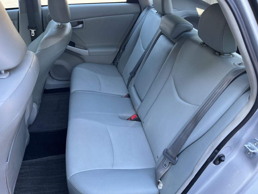 2013 Toyota Prius Image 12