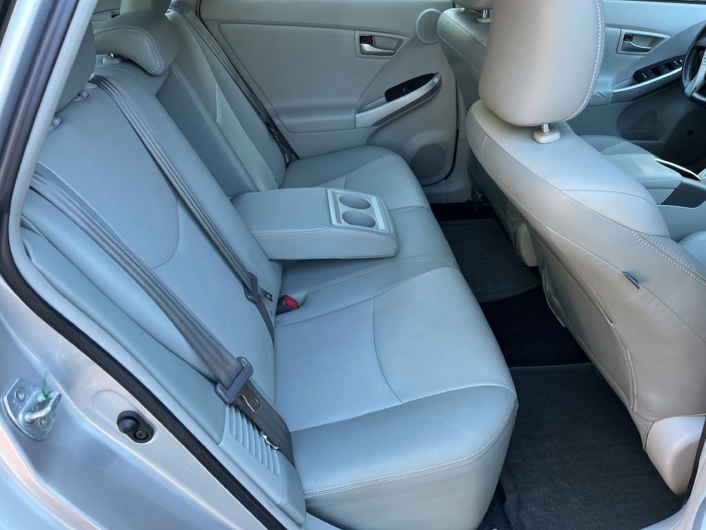 2013 Toyota Prius Image 15