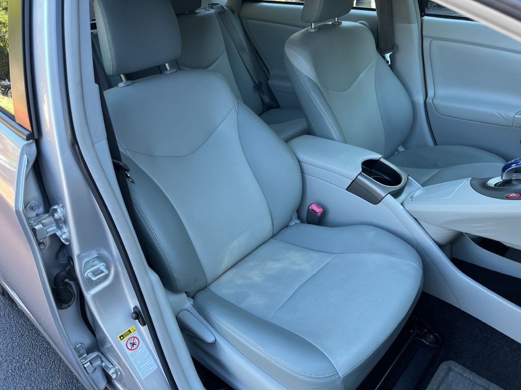 2013 Toyota Prius Image 17