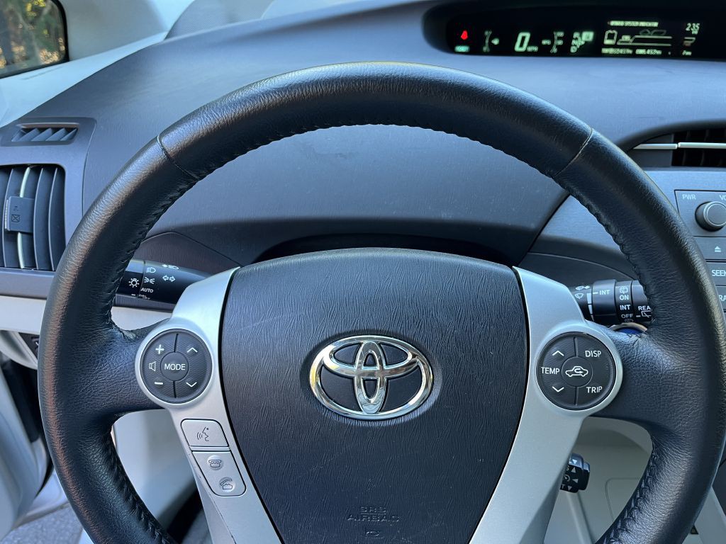 2013 Toyota Prius Image 18