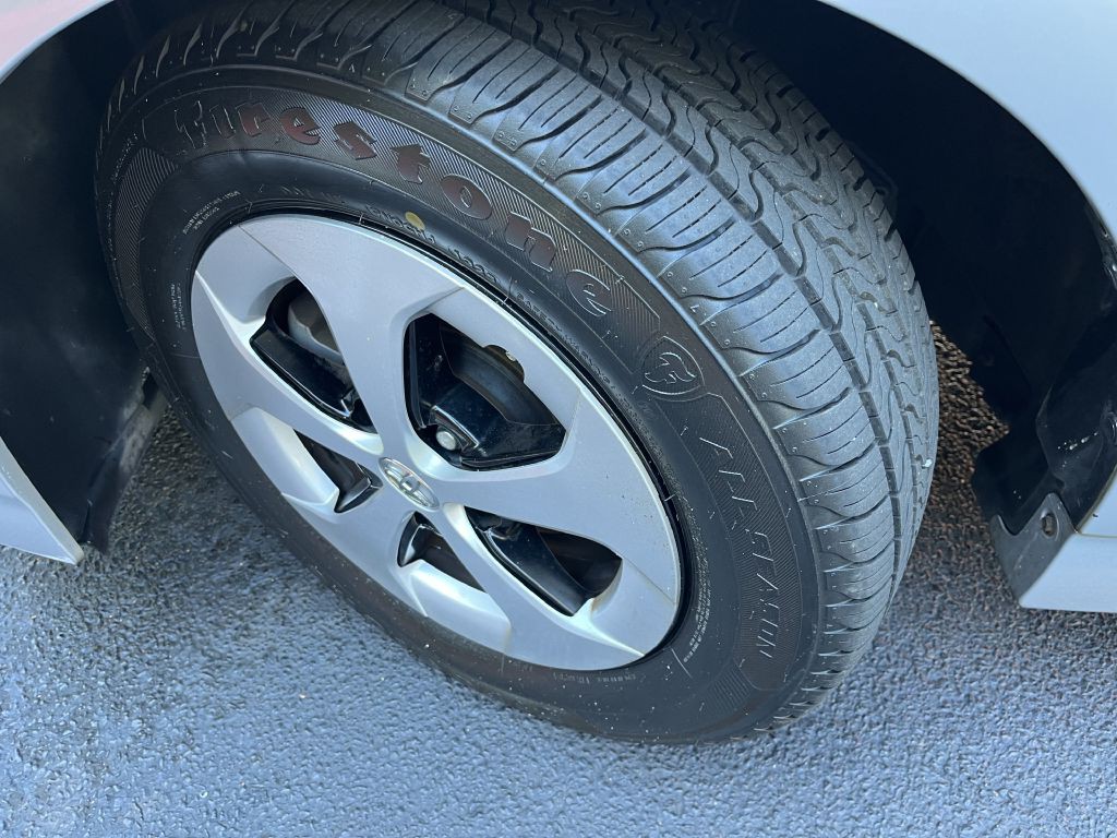 2013 Toyota Prius Image 22