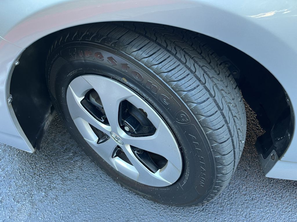2013 Toyota Prius Image 23