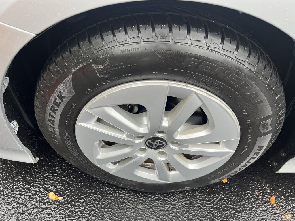 2016 Toyota Prius Image 6