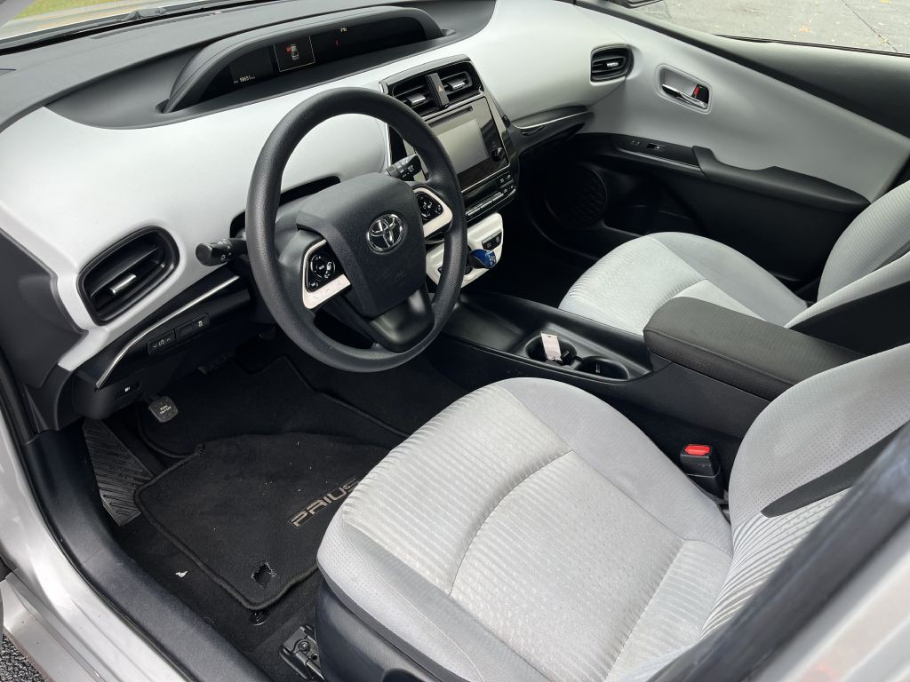 2016 Toyota Prius Image 12