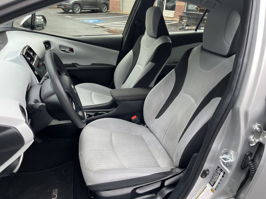 2016 Toyota Prius Image 14