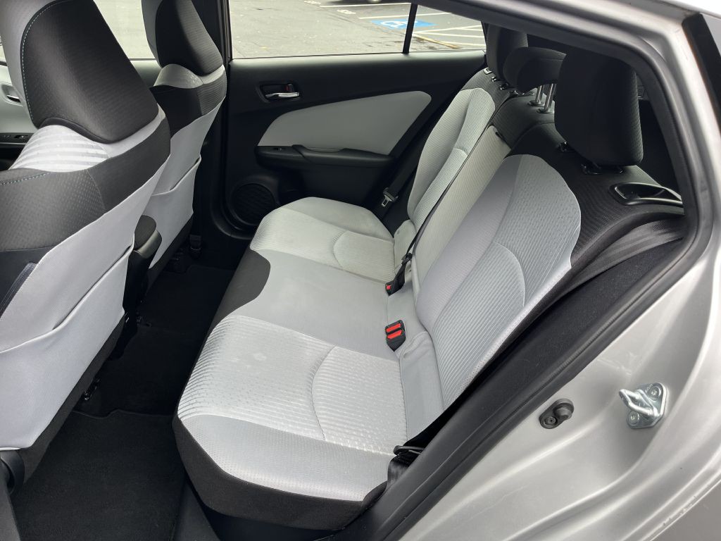 2016 Toyota Prius Image 16