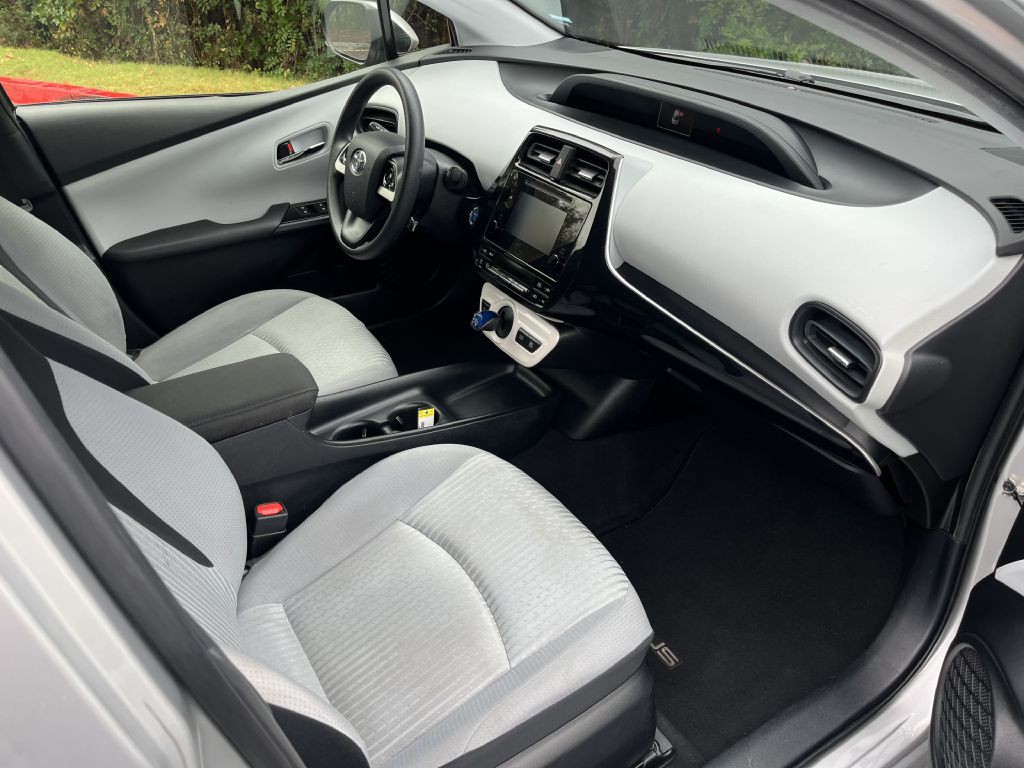2016 Toyota Prius Image 19