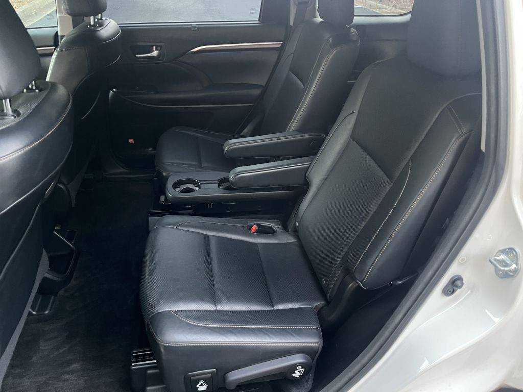 2015 Toyota Highlander Image 11