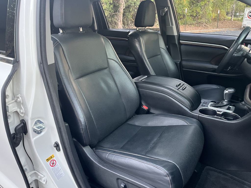 2015 Toyota Highlander Image 18