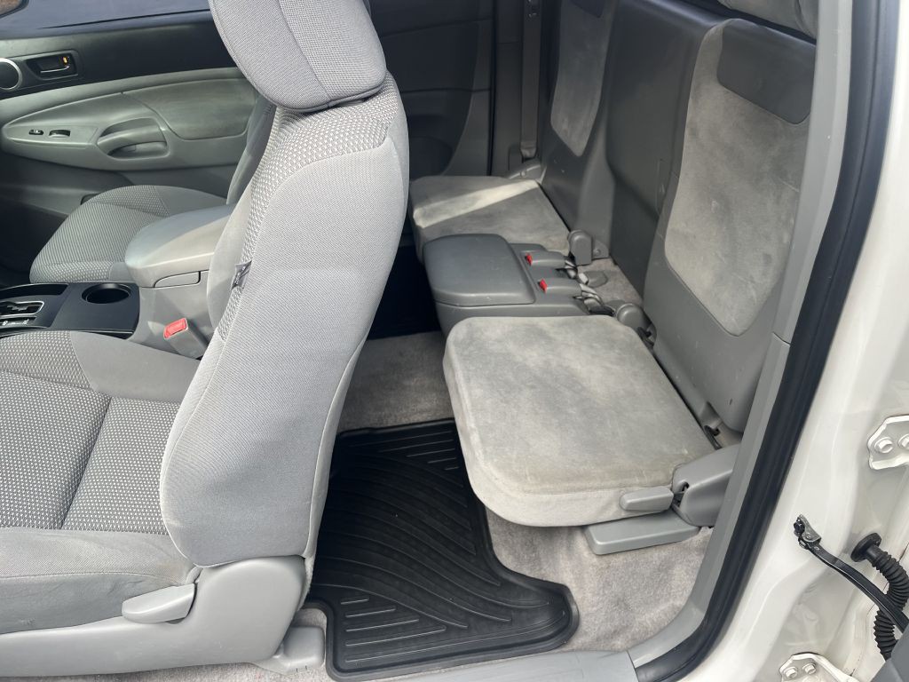 2010 Toyota Tacoma Image 13