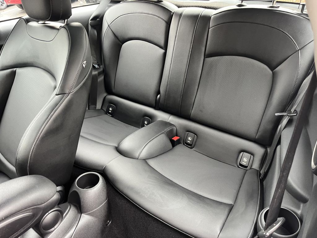 2014 MINI Cooper Image 12