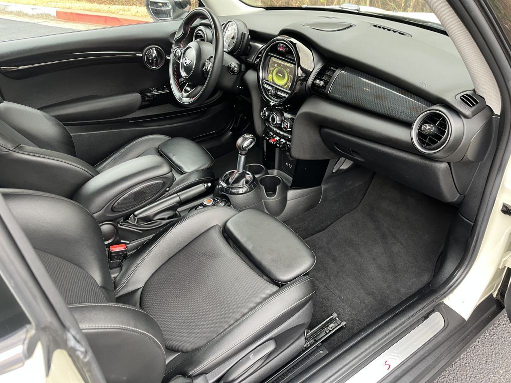 2014 MINI Cooper Image 14