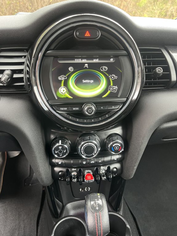 2014 MINI Cooper Image 17