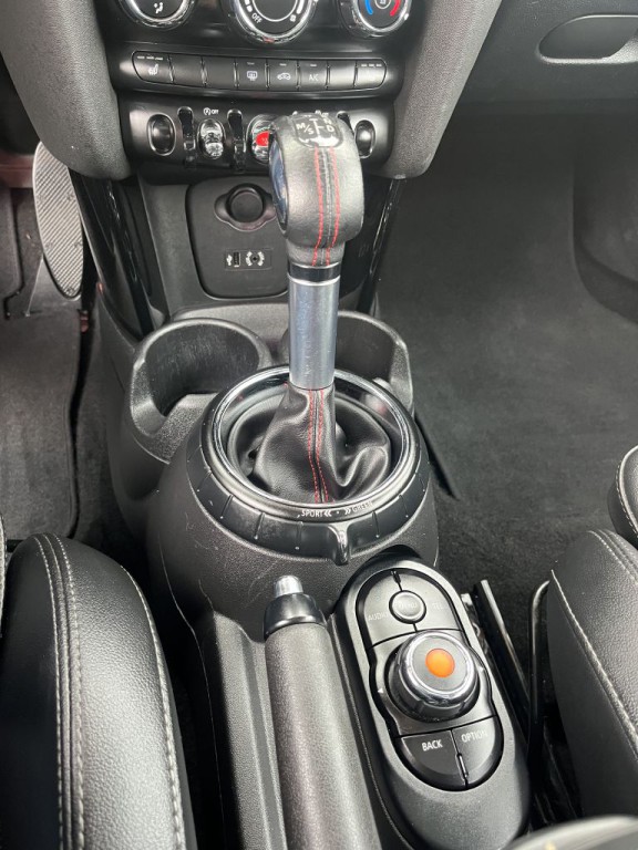 2014 MINI Cooper Image 18