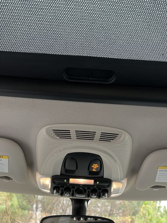 2014 MINI Cooper Image 19