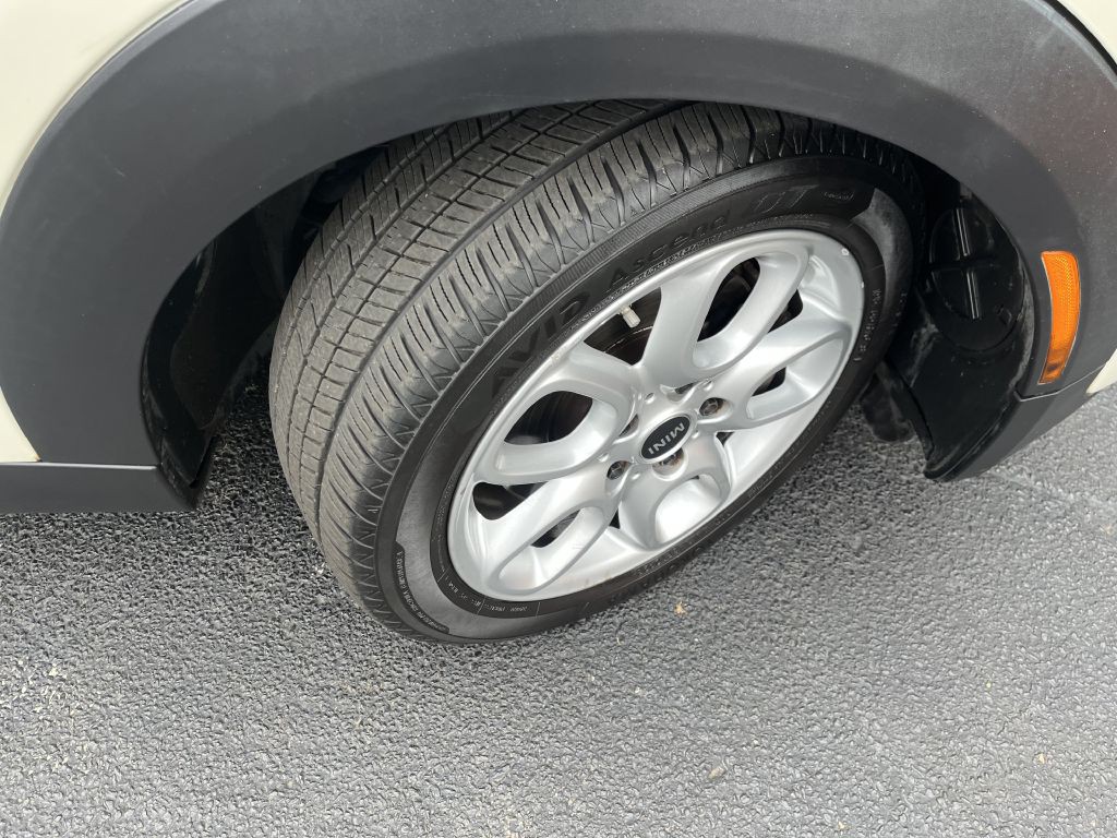 2014 MINI Cooper Image 22