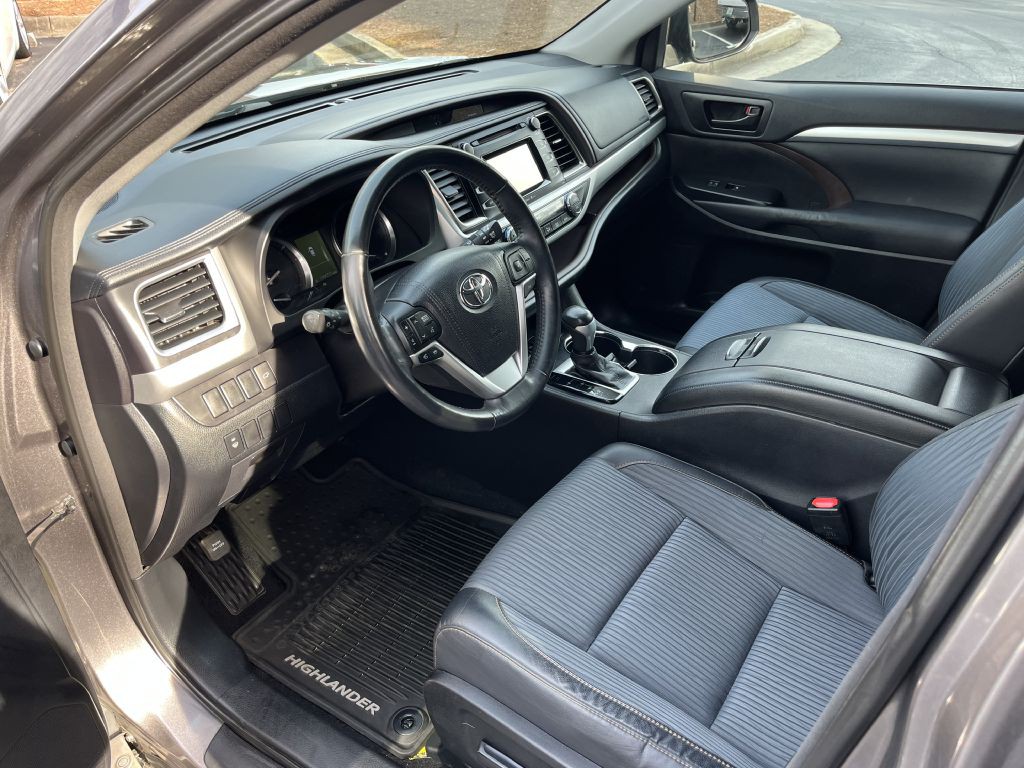 2015 Toyota Highlander Image 10