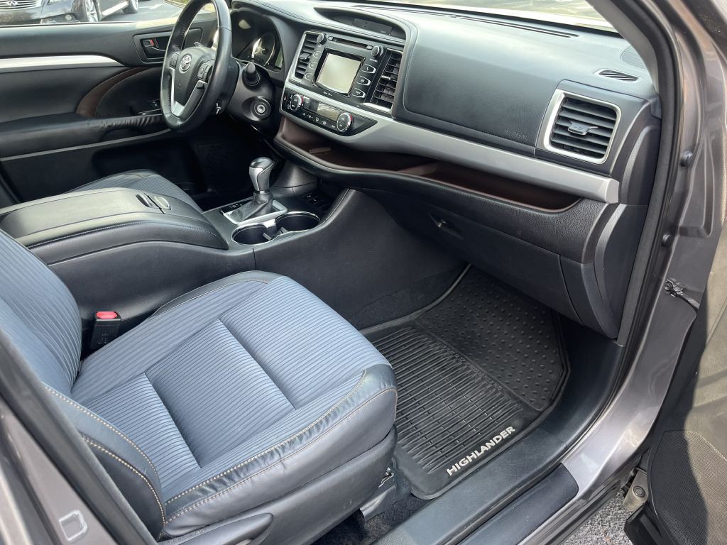 2015 Toyota Highlander Image 17