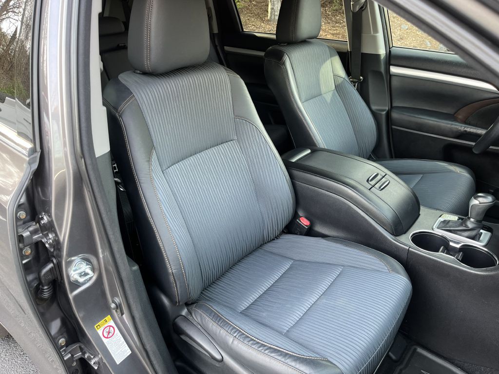 2015 Toyota Highlander Image 18