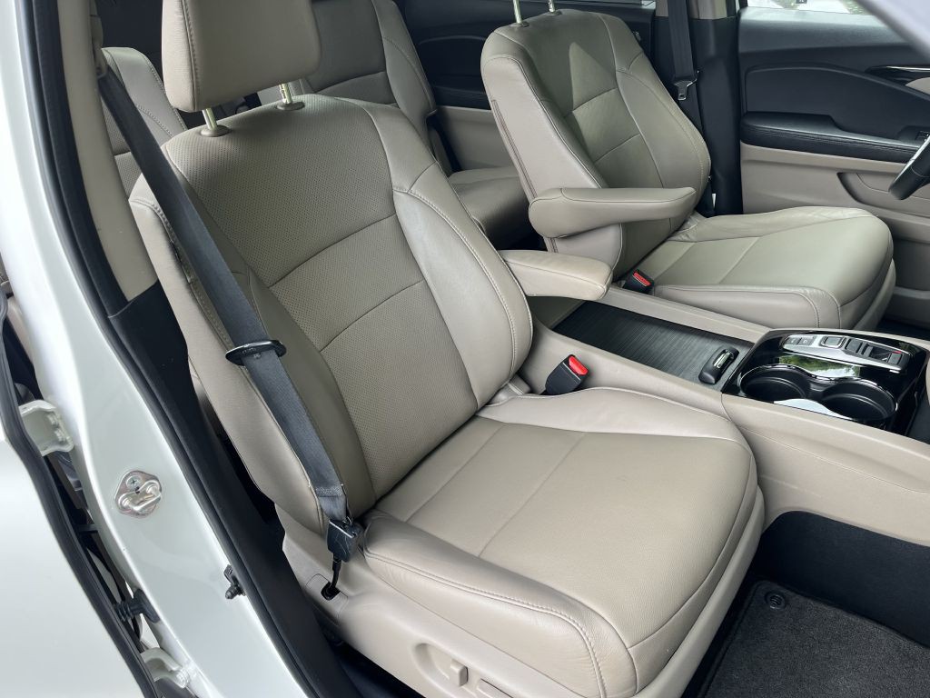 2017 Honda Pilot Image 24