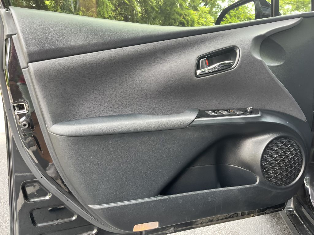 2017 Toyota Prius Image 11