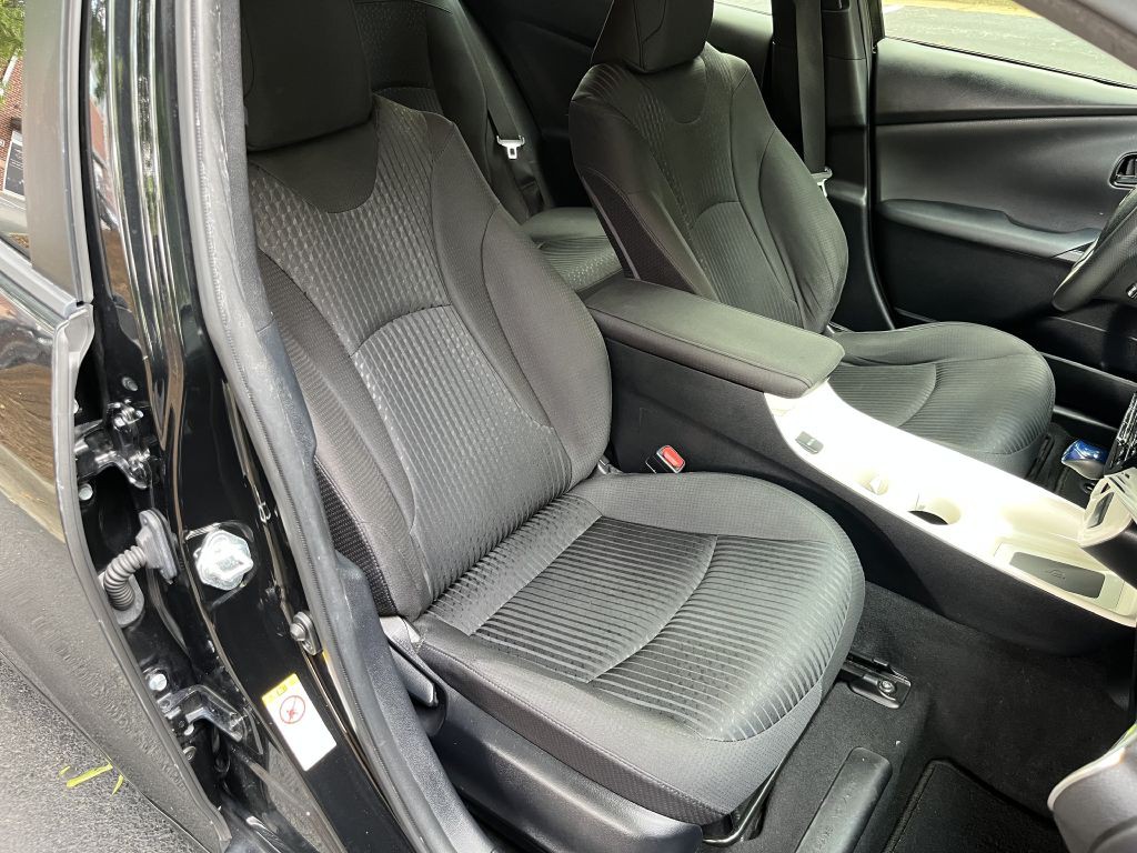 2017 Toyota Prius Image 16