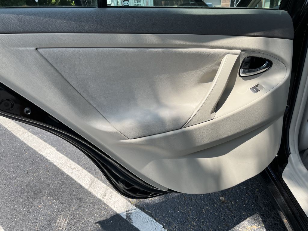 2010 Toyota Camry Image 13