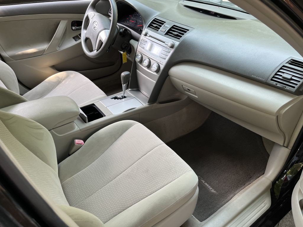 2010 Toyota Camry Image 17
