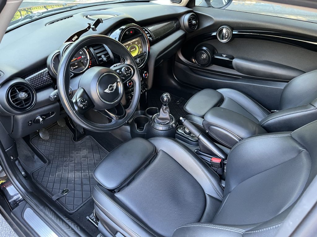 2017 MINI Cooper Image 9