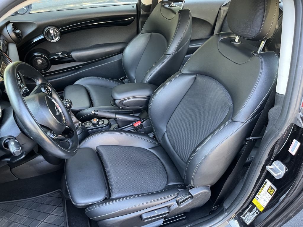 2017 MINI Cooper Image 10